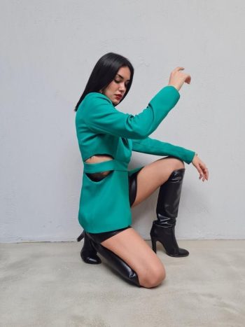 Zelena jakna s dubokim izrezom Urban Leaf