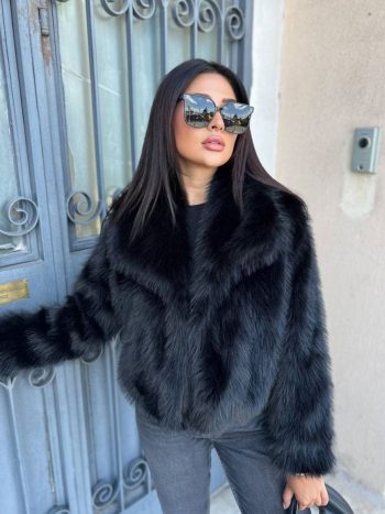 Crna vintage krznena jakna