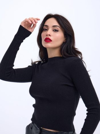 Crni rastezljivi pleteni džemper